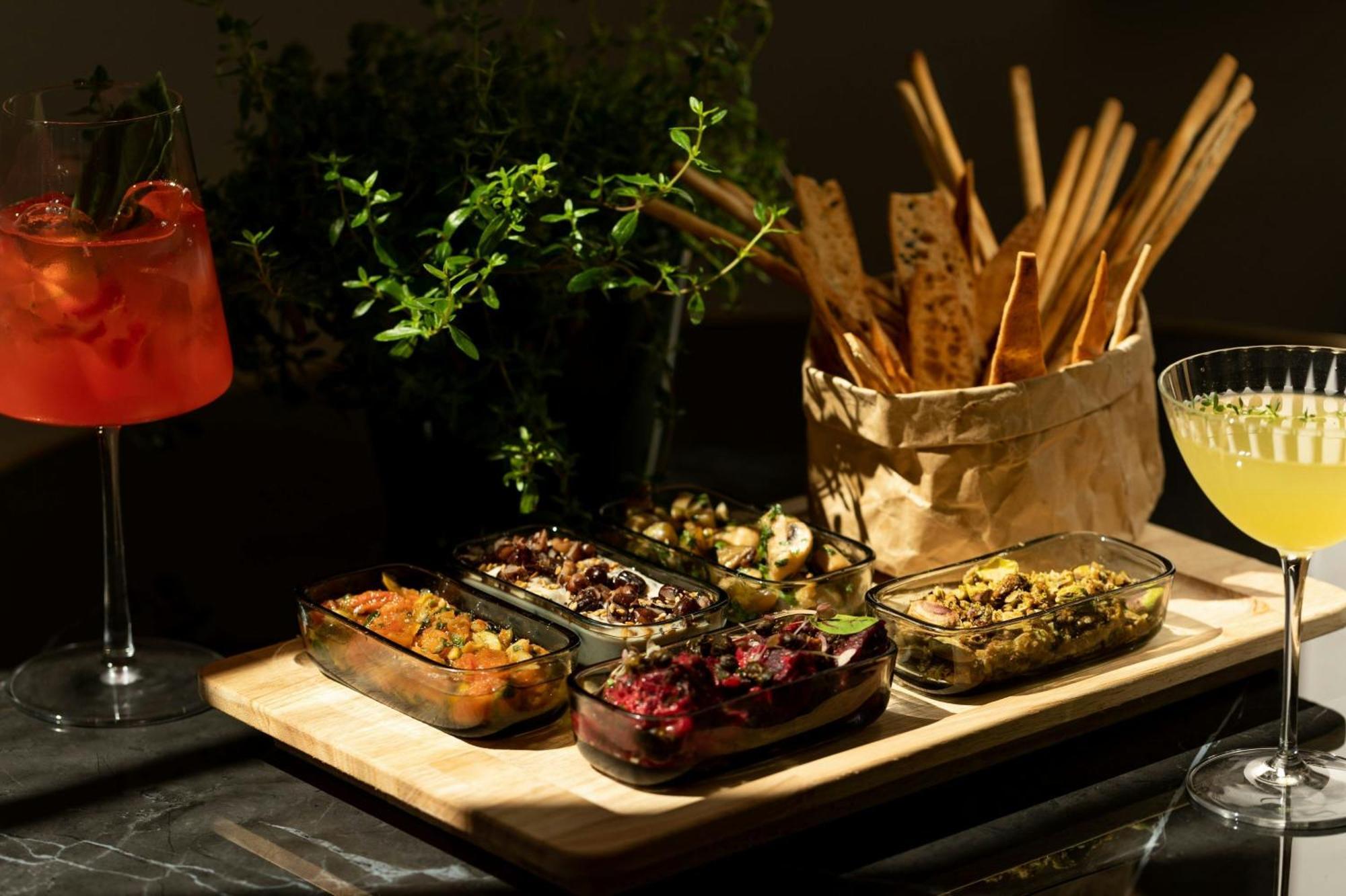 Hotel Sapphire House Antwerp, Autograph Collection Exterior foto A selection of tapas